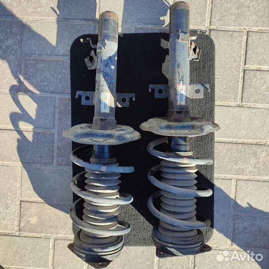 Стойки амортизатора Nissan X-trail T32 бу