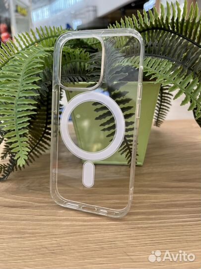 Прозрачный чехол MagSafe на iPhone 14pro