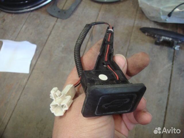 Лексус рх Кнопка открывания багажника RX 03-09