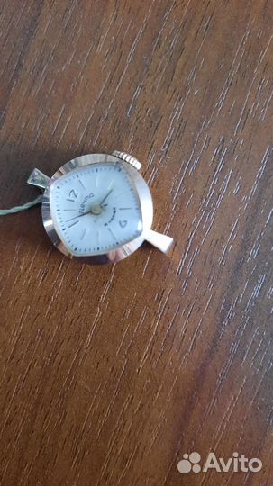 Часы наручные женские золотые