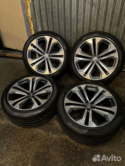 Комплект оригинальных колес Audi Q8 R22