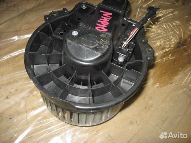 Мотор печки toyota NHP10 aqua дефект крепл