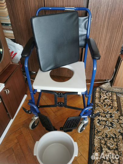 Продам кресло-коляску с санитарным оснащением