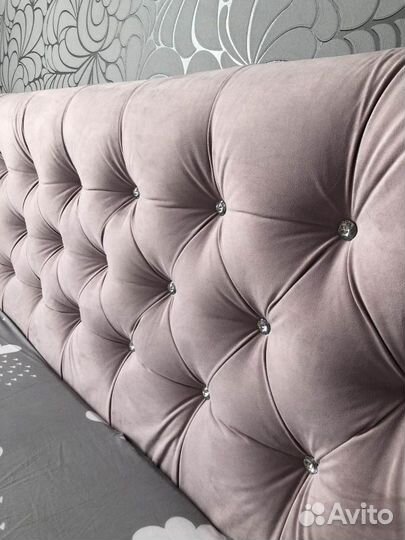 Кровать с подъемным механизмом