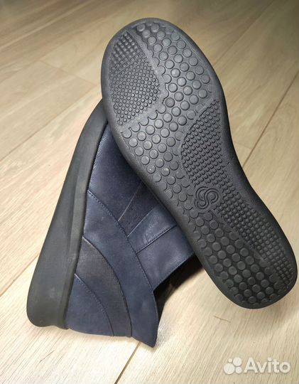 Clarks кожа лёгкие (40-39.5)