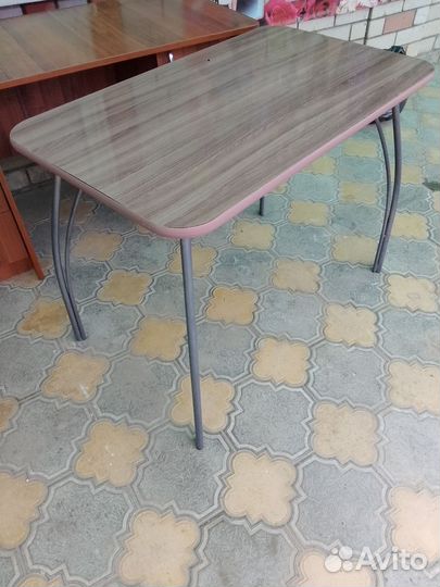 Стол обеденный