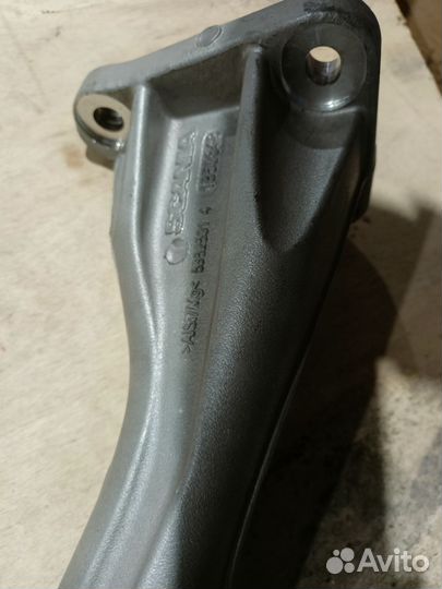 Кронштейн подвески радиатора скания