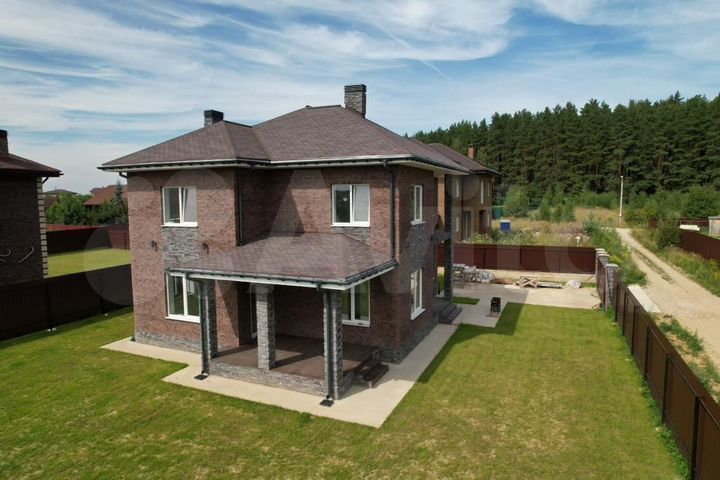 Дом 220 м² на участке 9 сот.