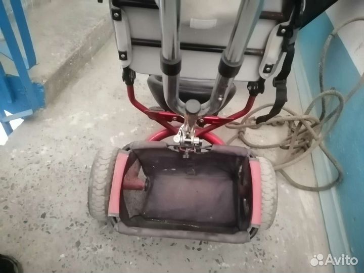 Детский велосипед с ручкой