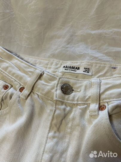 Джинсы белые Pull and bear