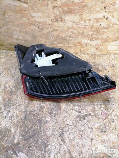 Фонарь задний правый Mercedes Benz W221