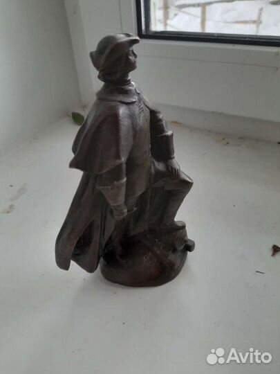 Статуэтка бронзовая 