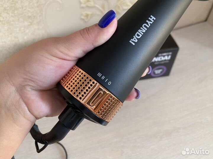 Фен щетка hyundai