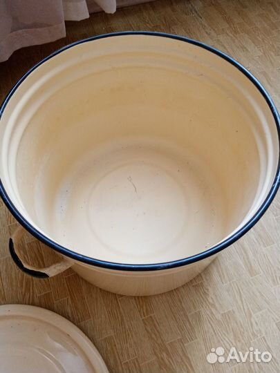 Эмалированная кастрюля