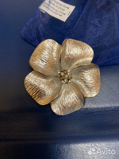 Брошь цветок