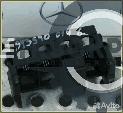 Продается 9435400146 Панель под кнопки Mercedes