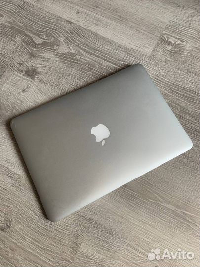 Apple MacBook Air (13-inch, 2017)