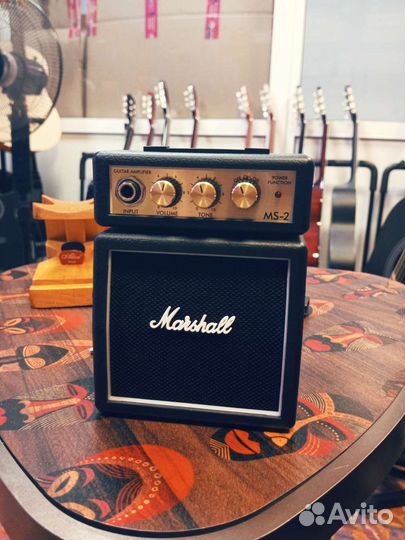 Гитарный комбоусилитель на батарейках marshall