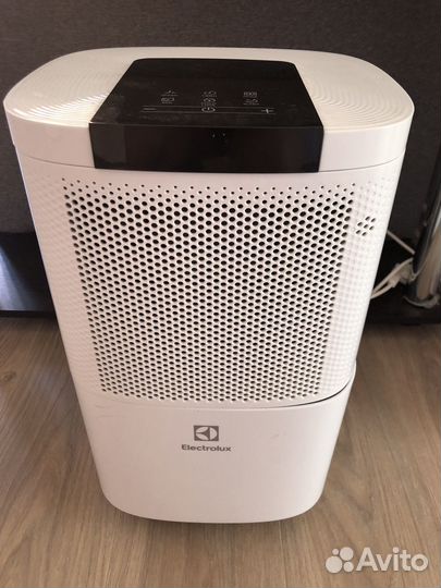 Осушитель воздуха Electrolux EDH-12L белый