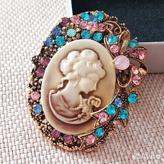 Брошь кулон Камея
