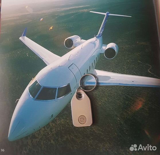 Брелок из фрагмента самолета Bombardier