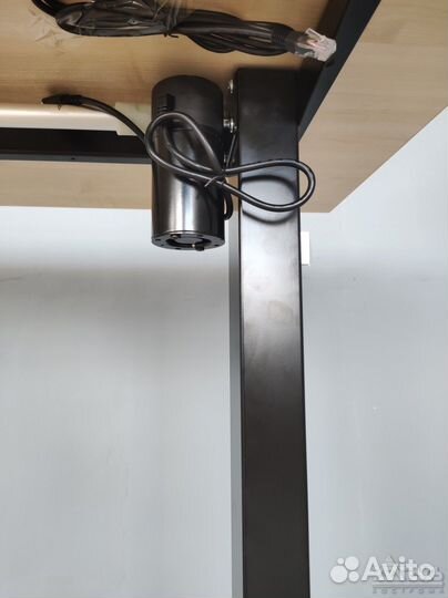 Стол регулируемый по высоте