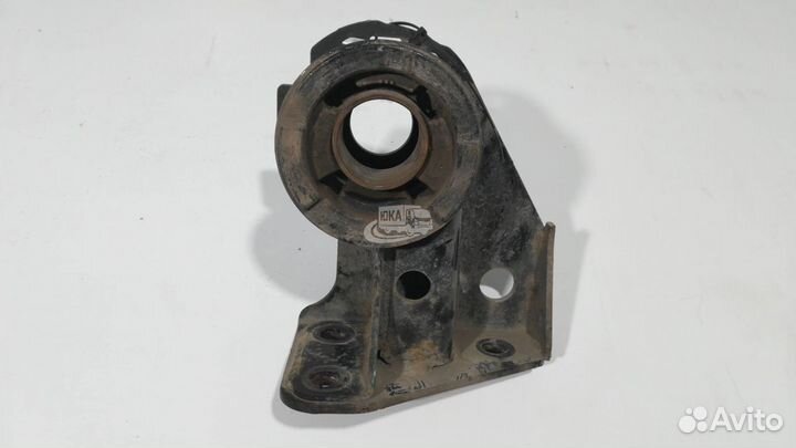 Кронштейн торсиона кабины правый isuzu NQR90 NPR75