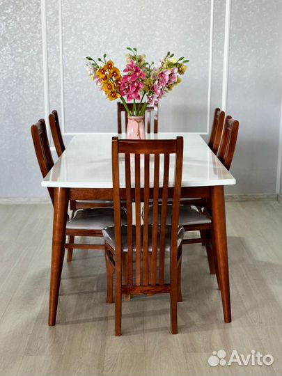 Стол и стулья