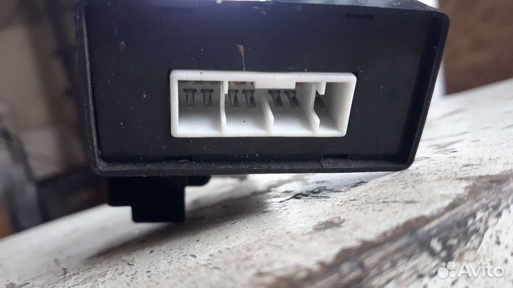 Блок управления запуском Nissan presea p10