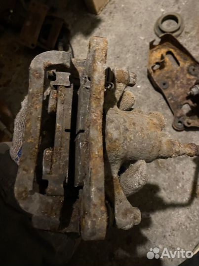 Суппорт задний Mitsubishi Galant 6