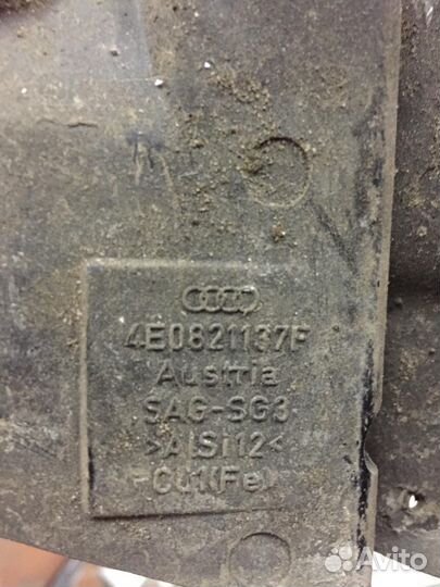 Кронштейн переднего крыла, левый Audi A8 D3