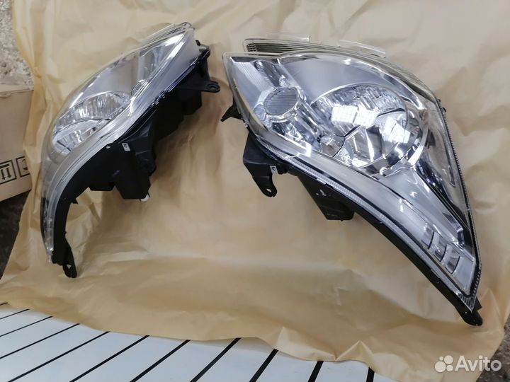 Фара левая правая Кобальт/Равон R4