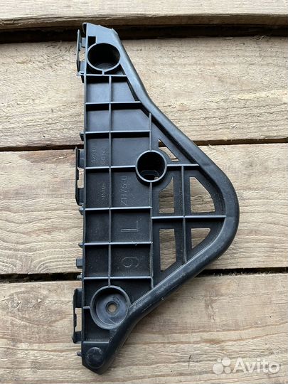 Кронштейн левый переднего бампера toyota camry