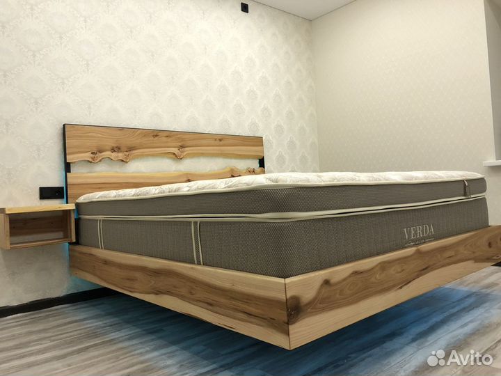 Парящая кровать лофт из массива дерева