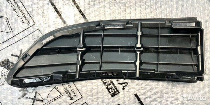 Заглушка бампера передняя левая Toyota Rav4