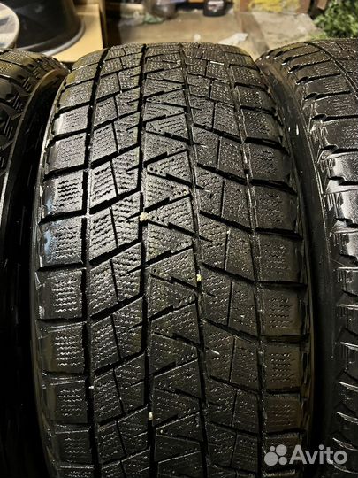 Bridgestone Blizzak DM-V2 235/55 R18