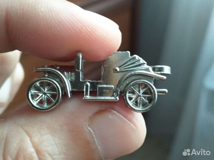 Набор миниатюрных металлических машинок