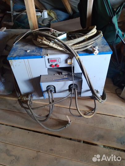 Установка для напыления и заливки пенополиуретана