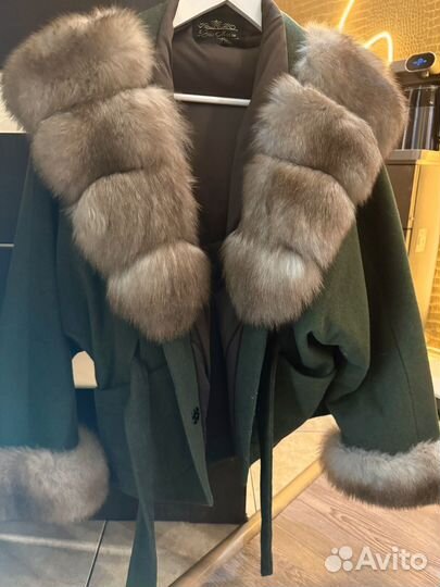 Зимнее пальто с мехом куницы