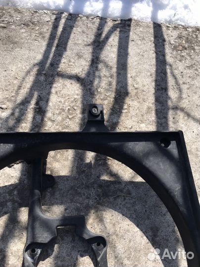 Диффузор радиатора Nissan Almera