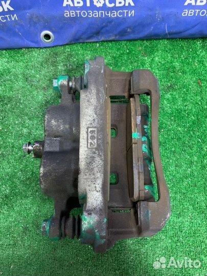 Суппорт передний правый Nissan Caravan cqge25