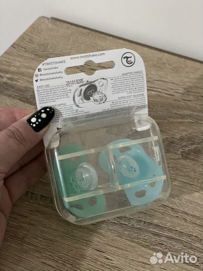 Детская силиконовая соска-пустышка Twistshake