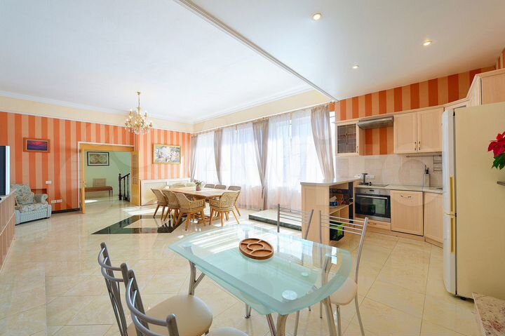 Коттедж 255 м² на участке 100 сот.