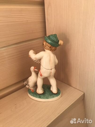 Фигурка из фарфора