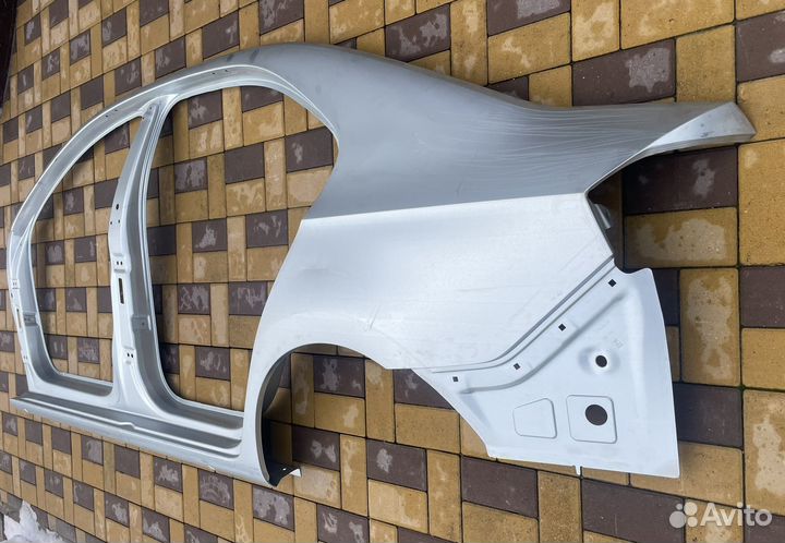 Боковина левая на Vw Polo 6RU809605A