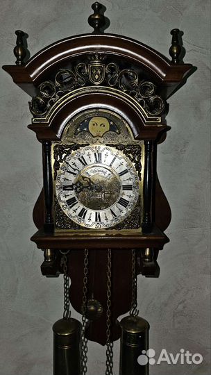 Настенные часы с лунным календарем