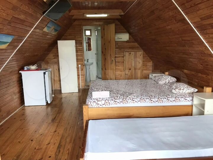 Комната 19 м² в 3-к., 2/2 эт.