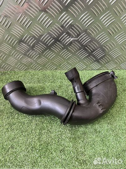 Патрубок воздушного фильтра бмв М57 Е60 Е70