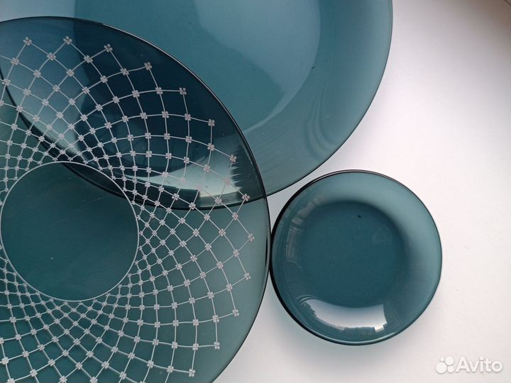 Набор тарелок и розеток тёмное стекло