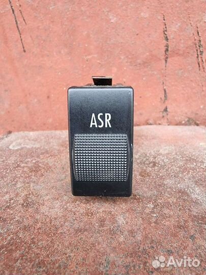 Кнопка антипробуксовочной системы Audi A8D2